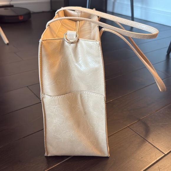 Beis Work Tote in Beige - Picture 5 of 8